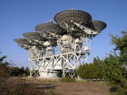 Antennas center for space communications