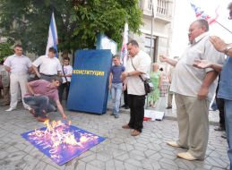 Спалення прапора НАТО