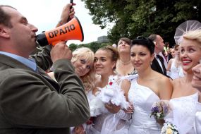 Fiancees parade participants