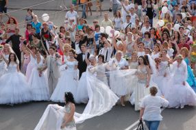Fiancees parade participants