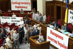 Andrey Kozhemyakin speaks from the tribune of parliament