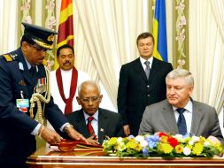 Mikhail Ezhel, Viktor Yanukovich and Makhindi Radzhapaksi