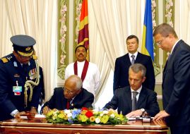 Valeriy Khoroshkovskiy, Viktor Yanukovich and Makhindi Radzhapaksi