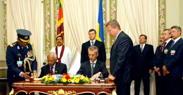 Valeriy Khorosjkovskiy, Viktor Yanukovich and Makhindi Radzhapaksi