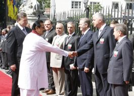 Viktor Yanukovich and Makhindi Radzhapaksi