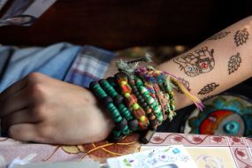 Figure henna on the hand girl