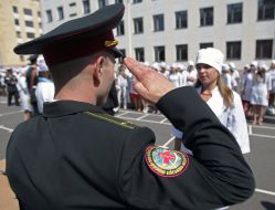 Студенты-медики приносят Воинскую присягу