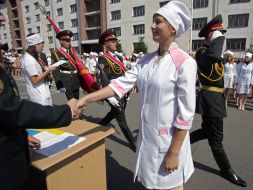 Студенты-медики приносят Воинскую присягу