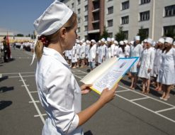 Студенты-медики приносят Воинскую присягу