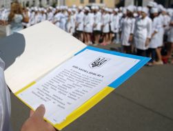 Студенты-медики приносят Воинскую присягу