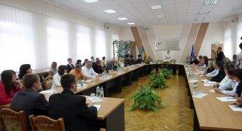 Участники заседания Комитета защиты Украины