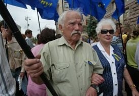 Пожилые супруги