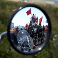 Відображення в дзеркалі мотоцикла