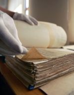 Сотрудник архива