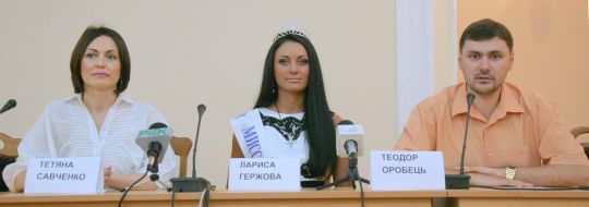 Larisa Gerzhova, Tatyana Sanchenko and Teodor Orobets
