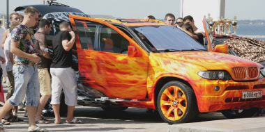 Выставка автомобилей