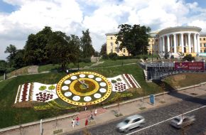 Floral clock