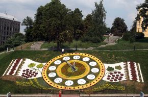 Floral clock