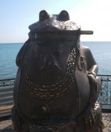 Monument to the frog