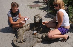 Памятник слесарю-сантехнику