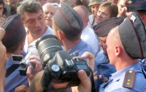 Police detain Boris Nemtsov