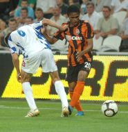 Douglas Costa and Yevgeniy Bredun
