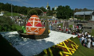 A floral exposition ”Easter towel”