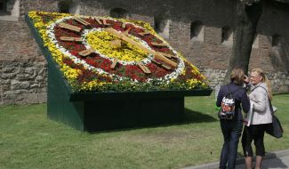 Floral clock