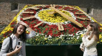 Floral clock
