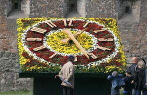 Floral clock
