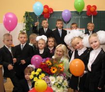 Першокласники з вчителькою