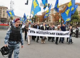 Участники марша ”За украинский футбол!”