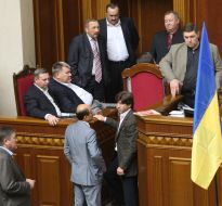 Blocking of presidium and tribune of parliament