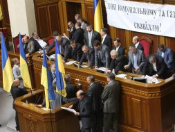 Blocking of presidium and tribune of parliament