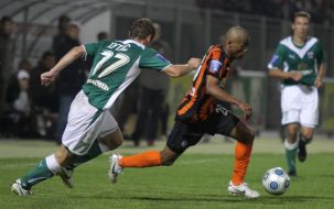 Pavel Kutas and de Souza Douglas Costa