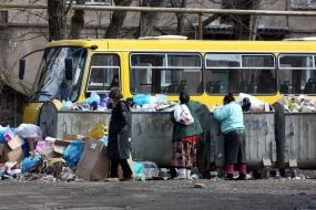 Gypsy fingering trash