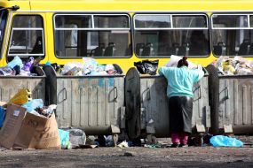 Gypsy fingering trash