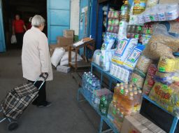 A buyer chooses foods