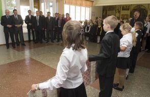 Vladimir Litvin at the opening of the chess club