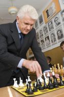 Vladimir Litvin at the opening of the chess club