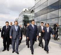 «F» terminal opening participants