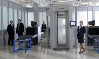 Scanner for screening passengers and baggage