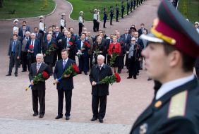 Laying-on of flowers to the monument to the victims of Babiy Yar