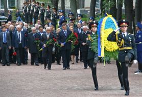 Laying-on of flowers to the monument to the victims of Babiy Yar