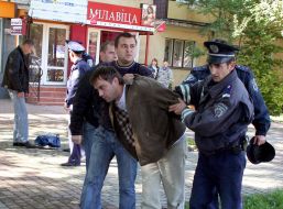 The employees of militia arrest Anatoliy Roshko