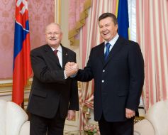 Ivan Gasparovic and Viktor Yanukovych