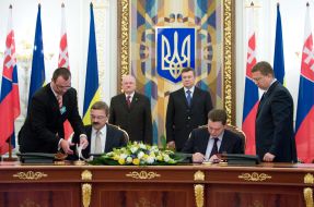 Павел Ганжик, Константин Ефименко, Иван Гашпарович и Виктор Янукович