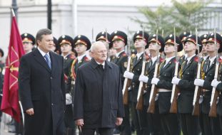 Ivan Gasparovic and Viktor Yanukovych