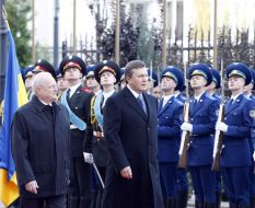 Ivan Gasparovic and Viktor Yanukovych