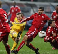 Oleg Gusev, Paul Stalteri and Dejan Jakovic